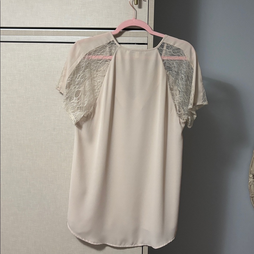 Daniel Rainn size L cream/ taupe Blouse with lace accent. - Picture 4 of 4